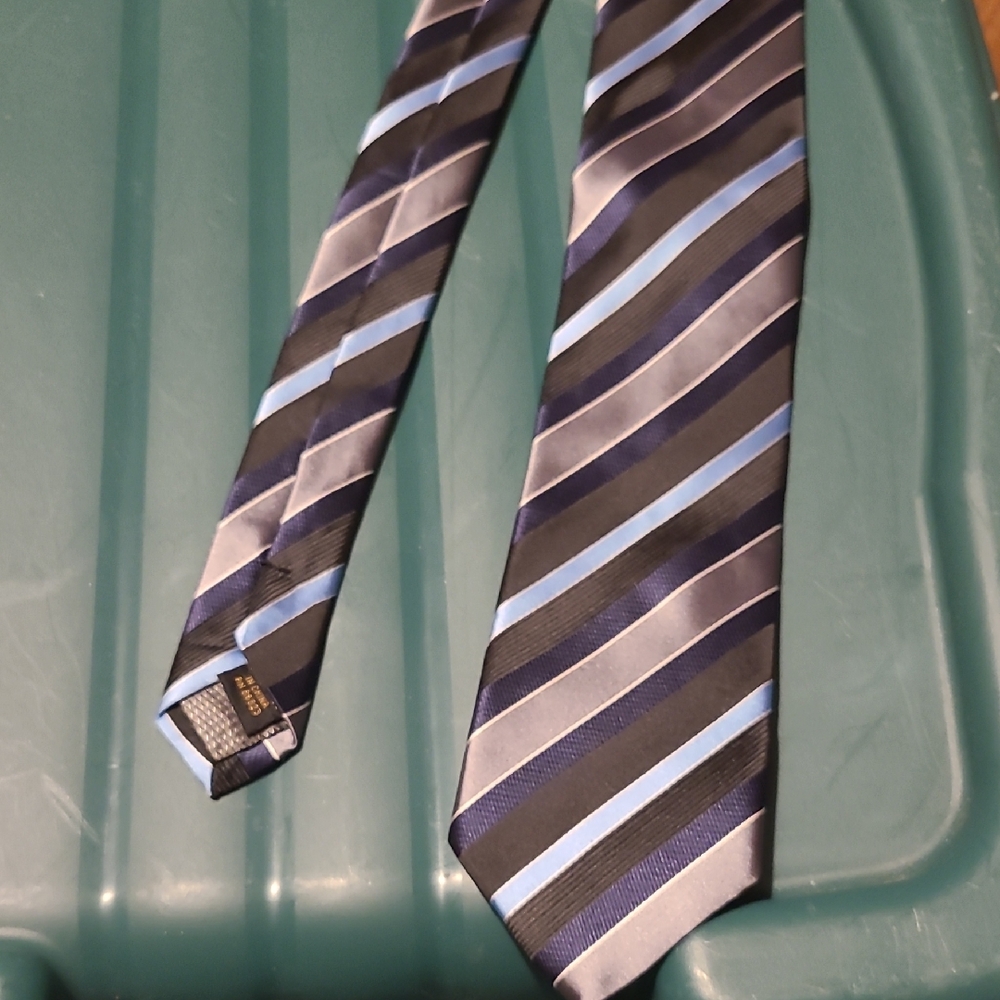 Alexander Julian Navy and Black Striped Tie